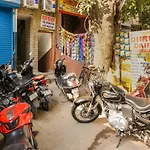 Hotel O Unique Delhi Home Stay