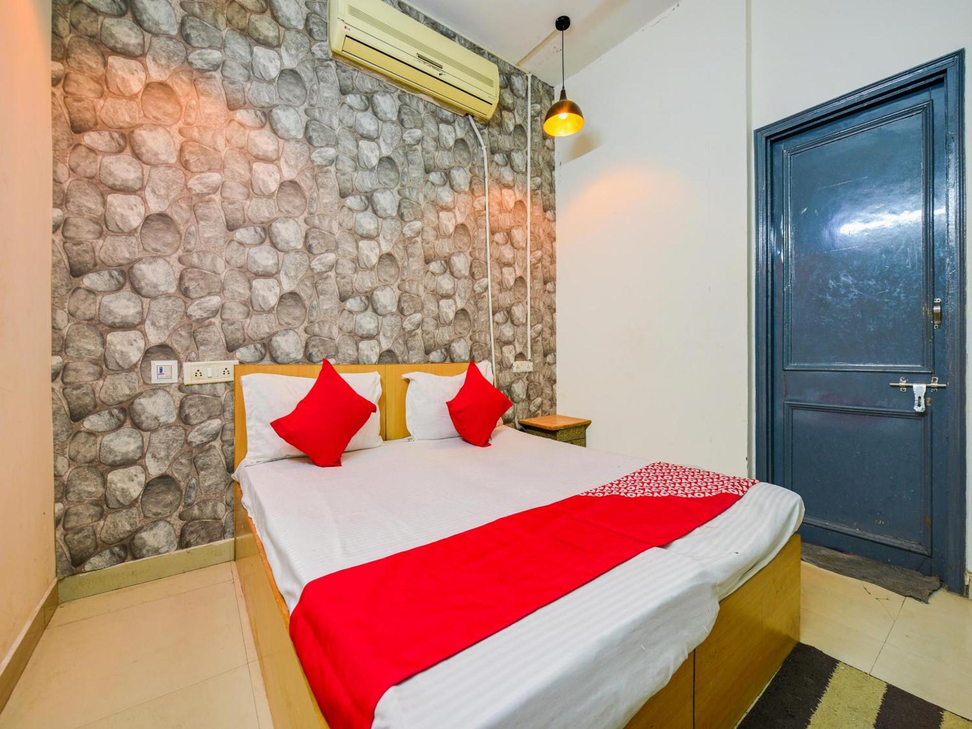 Hotel O Unique Delhi 3*